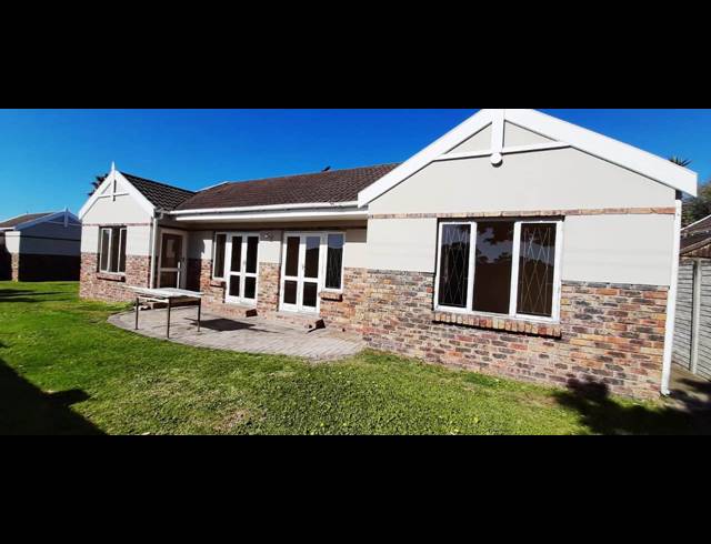 3 BEDROOM TOWNHOUSE RENTED IN LORRAINE